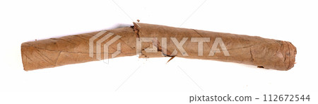 Broken cigar, close up.- Isolated on white 112672544
