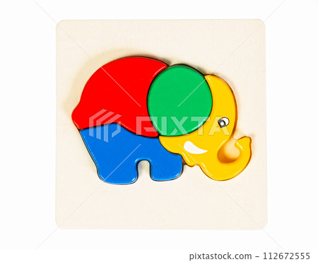 Elephant puzzle pieces for a toddler 112672555