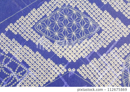 帶有 shibori 圖案的古董和服面料 2 112675869