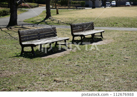 冬季公園長椅 112676988