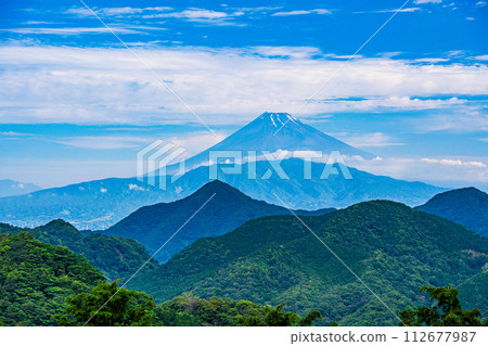 (Shizuoka Prefecture) Clear skies during the rainy season and refreshing Mt. Fuji from Mt. Katsuragi in early summer 112677987