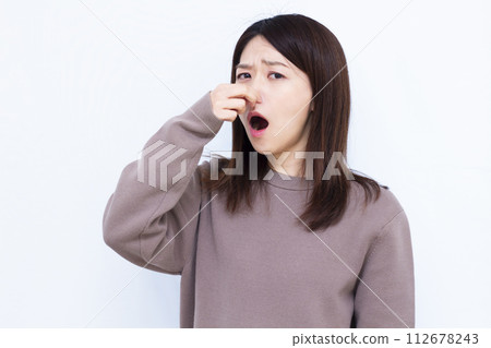 Women who care about smell 112678243