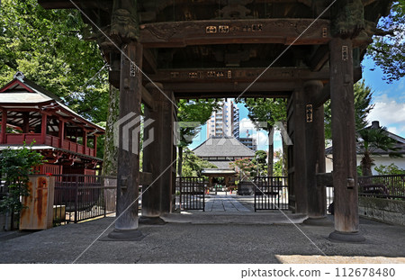 Walking around Urawa-juku Nakasendo Urawa-juku Sanmon gate and main hall Gyokuzo-in Shingon sect Toyozan school 112678480