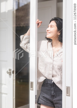 Young woman beauty Young woman beauty 112678989