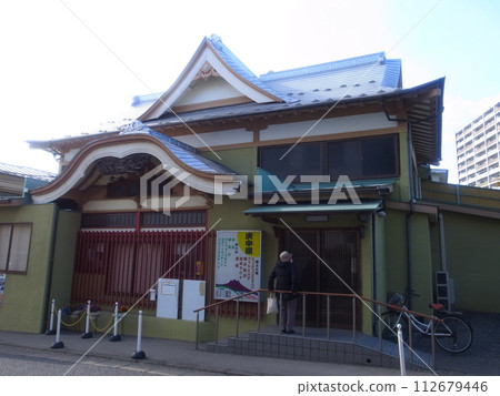 Public bath 112679446