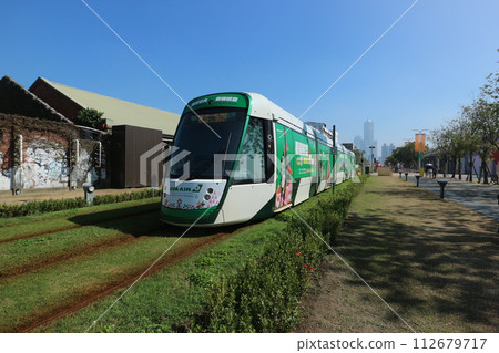 Kaohsiung LRT runs through warehouses 112679717