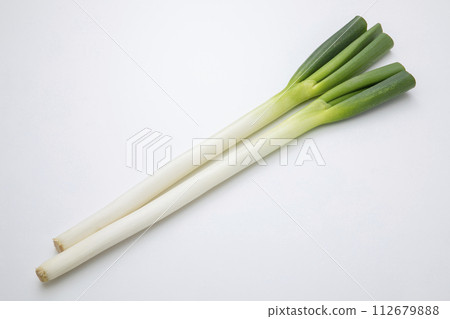 White onion White onion 112679888