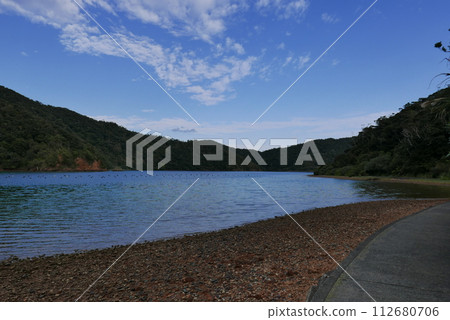 Amami Oshima is the largest island in the Satsunan island chain that runs between Kyushu and Okinawa and belongs to Kagoshima Prefecture.  112680706