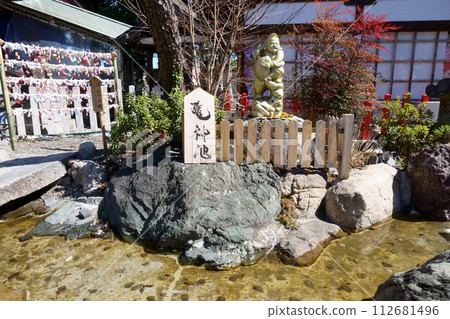 以其輝煌而聞名的別光神社龍神池 112681496