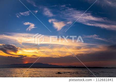 A small island floating in the sea, an island where people can gather, be healed, refreshed, and generate vitality for tomorrow. A small island floating in the sea, an island where people can gather, be healed, refreshed, and generate vitality for tomorrow. 112681841