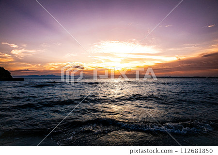 一座漂浮在海上的小島，一個人們可以聚集、療癒、充滿活力、為明天產生活力的島嶼。 112681850