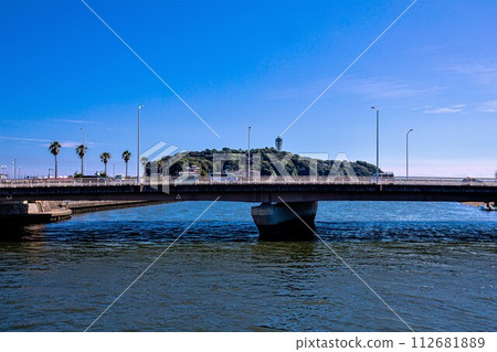A small island floating in the sea, an island where people can gather, be healed, refreshed, and generate vitality for tomorrow. A small island floating in the sea, an island where people can gather, be healed, refreshed, and generate vitality for tomorrow. 112681889