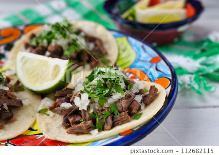 Barbacoa beef tacos Tacos de barbacoa de res 112682115