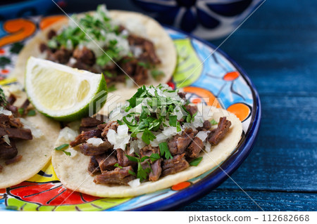 Barbacoa beef tacos Tacos de barbacoa de res 112682668
