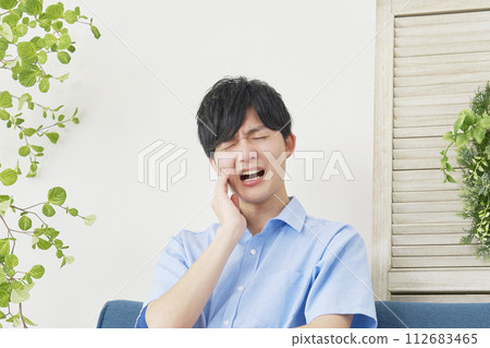 有蛀牙的年輕人 112683465