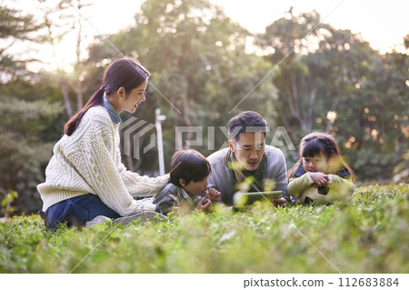 happy asian family having a good time outdoors in city park happy asian family having a good time outdoors in city park 112683884
