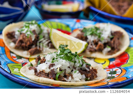 Barbacoa 牛肉炸玉米餅 Tacos de barbacoa de res Barbacoa 牛肉炸玉米餅 Tacos de barbacoa de res 112684054