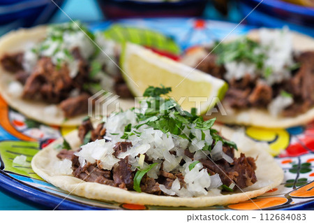 Barbacoa 牛肉炸玉米餅 Tacos de barbacoa de res Barbacoa 牛肉炸玉米餅 Tacos de barbacoa de res 112684083