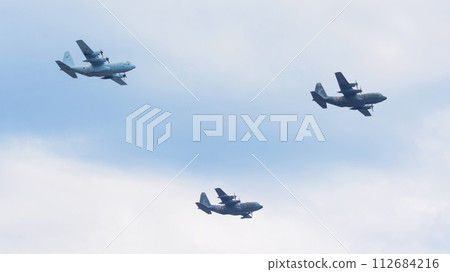 航空自衛隊C-130大力士編隊飛行 112684216
