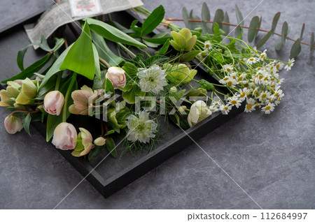Spring flower bouquet flower arrangement Spring flower bouquet flower arrangement 112684997