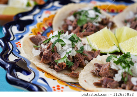 Barbacoa beef tacos Tacos de barbacoa de res 112685958