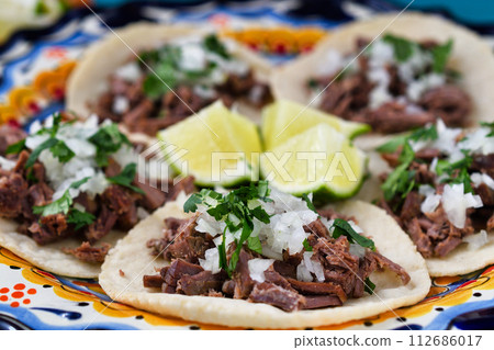 Barbacoa beef tacos Tacos de barbacoa de res 112686017
