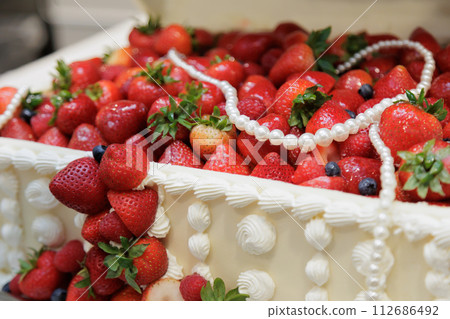 Cute strawberry cake close-up Image of the cross section of the sponge 112686492