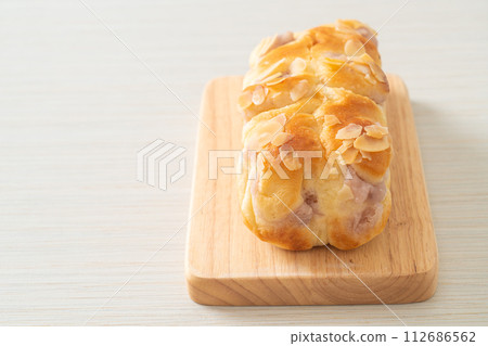 taro toast bread on wood board 112686562