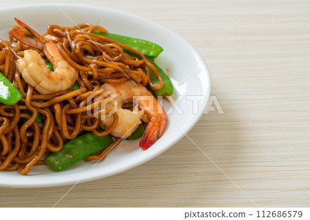 stir-fried yakisoba noodles with green peas and shrimps stir-fried yakisoba noodles with green peas and shrimps 112686579