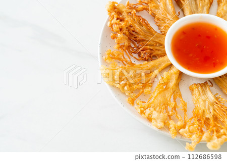 deep fried enoki mushroom or golden needle mushroom with spicy dipping sauce 112686598
