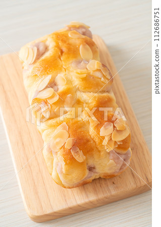 taro toast bread on wood board 112686751