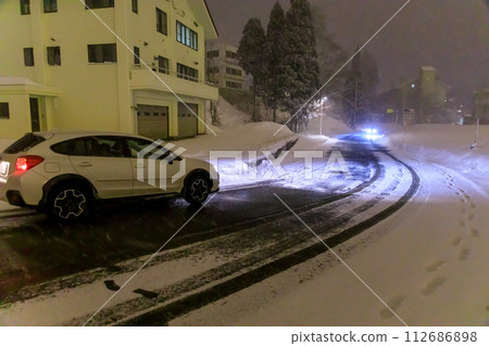 暴風雪期間苗場的夜景 暴風雪期間苗場的夜景 112686898