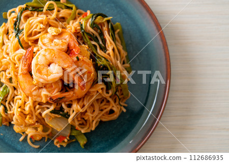 Stir-fried instant noodles sukiyaki with shrimps 112686935