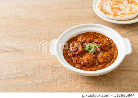 chicken tikka masala spicy curry meat food with roti or naan bread 112686944