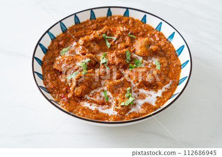 chicken tikka masala spicy curry meat food 112686945