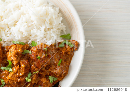 chicken tikka masala with rice on plate 112686948