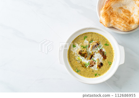 Afghani chicken in green masala curry or Hariyali tikka chicken hara masala with roti or naan bread Afghani chicken in green masala curry or Hariyali tikka chicken hara masala with roti or naan bread 112686955