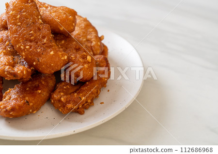 deep fried banana 112686968