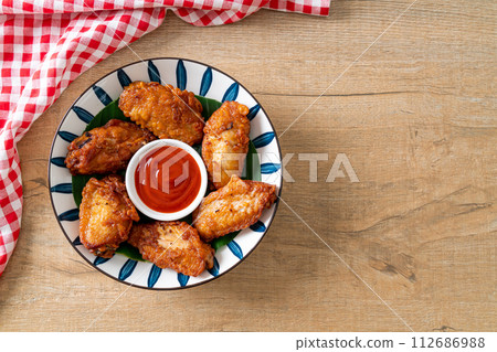Crispy Fried Chicken with Fish Sauce 112686988