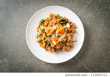 Stir Fried Minced Pork with Salted Egg 112687511