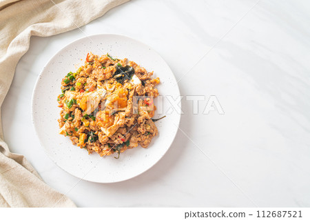 Stir Fried Minced Pork with Salted Egg 112687521