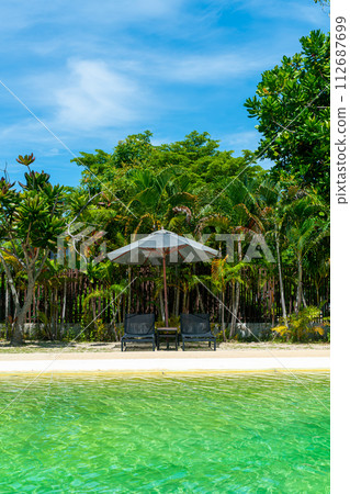 pool bed around swimming pool pool bed around swimming pool 112687699