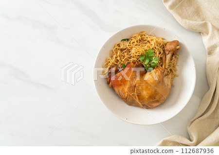 Dried Noodles with Braised Chicken 112687936