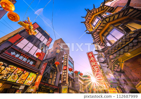 日本橫濱市容一線希望...唐人街香港路前的龍燈（2024春節燈籠）=28日 112687999
