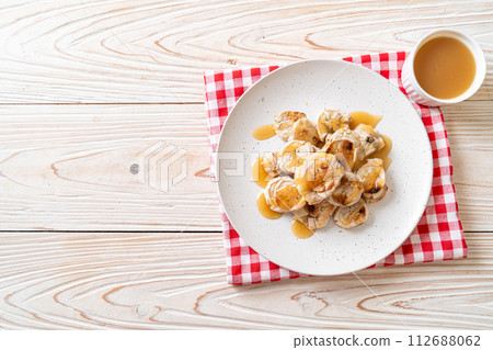 Grills Banana with Caramel Sauce Grills Banana with Caramel Sauce 112688062