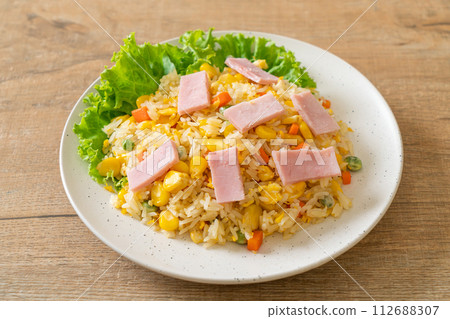 fried rice with ham and mixed vegetable (carrot, green bean peas, carrot) 112688307