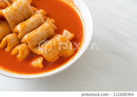 Odeng - Korean fish cake skewer in Korean spicy soup 112688364