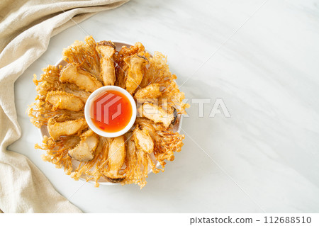 deep fried Enoki mushroom and King Oyster mushroom with spicy dipping sauce 112688510