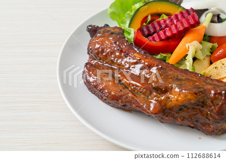 barbecue pork spare ribs with vegetables barbecue pork spare ribs with vegetables 112688614