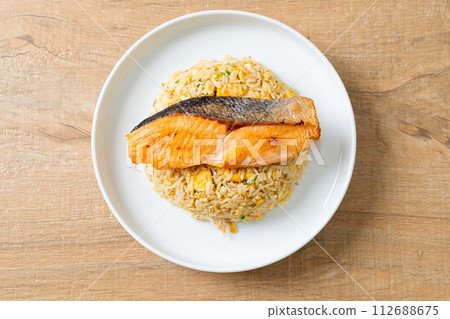 fried rice with grilled salmon fillet steak 112688675